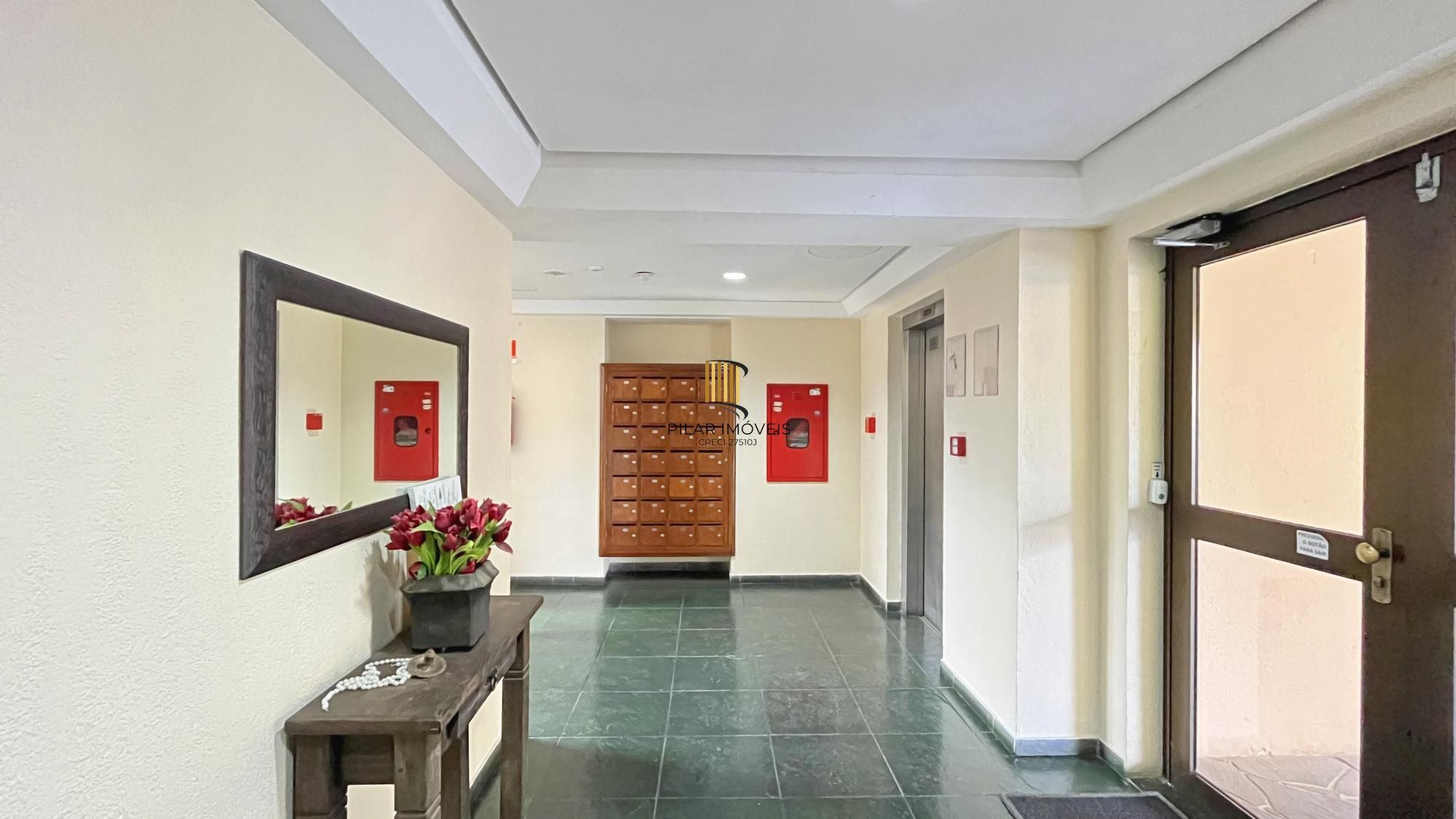 Apartamento 2D, sacada com churrasqueira, elevador e box escriturado