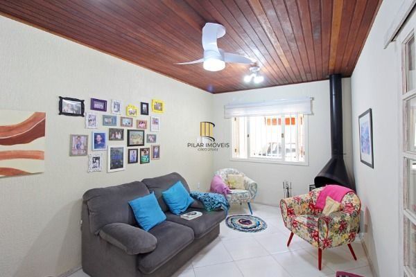 Casa em Porto Alegre, no bairro Serraria, com 3 dormitório(s), e 3 banheiros, à venda.