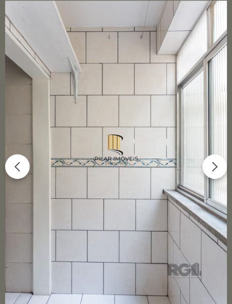 Apartamento em Porto Alegre, no bairro Santo Antônio, à venda.