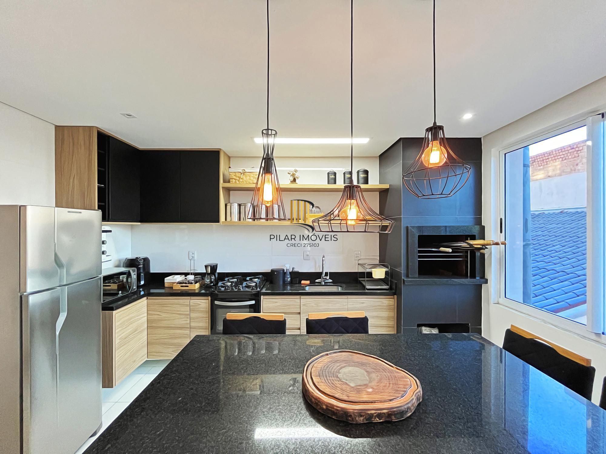 Casa 3 dormitórios no bairro Guarujá