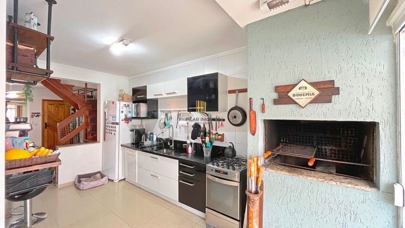 Casa 2 dormitórios no bairro Guarujá