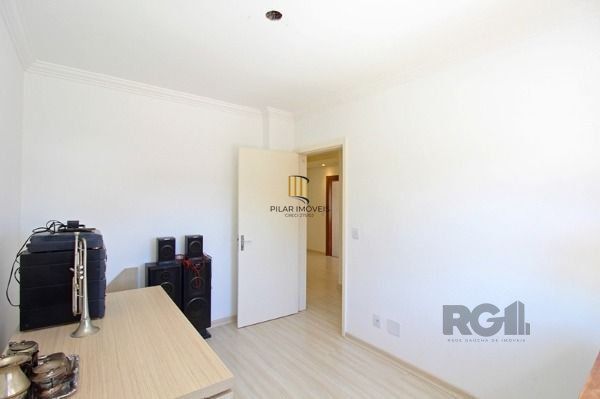 Apartamento 83m² - 3 dormitórios, 1 suíte, sacada e 1 vaga de garagem no bairro Camaquã