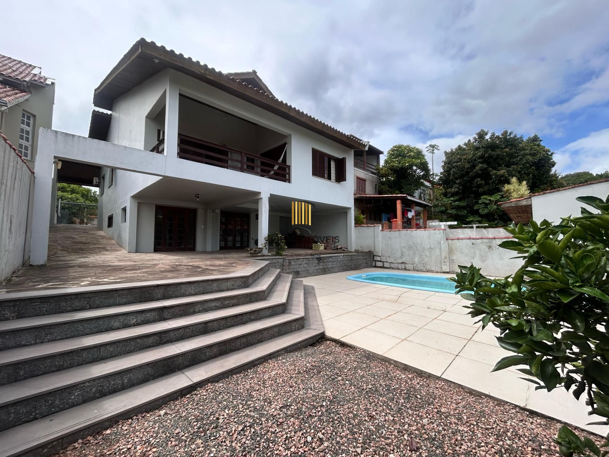 Casa 3 dormitórios no bairro Partenon
