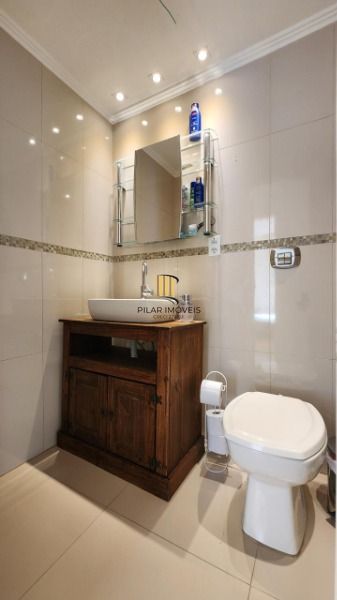 Apartamento em Porto Alegre, no bairro Vila Assunção, com 2 dormitório(s), e 2 banheiros, à venda.