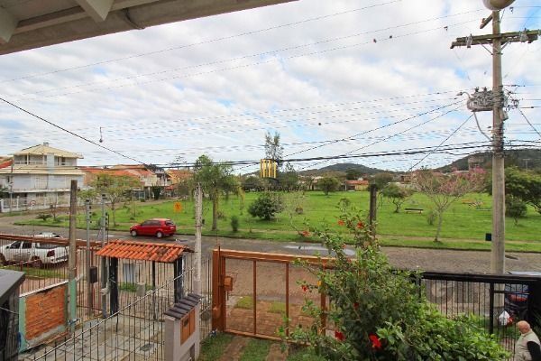 Casa em Porto Alegre, no bairro Hípica, com 2 dormitório(s), e 2 banheiros, à venda.