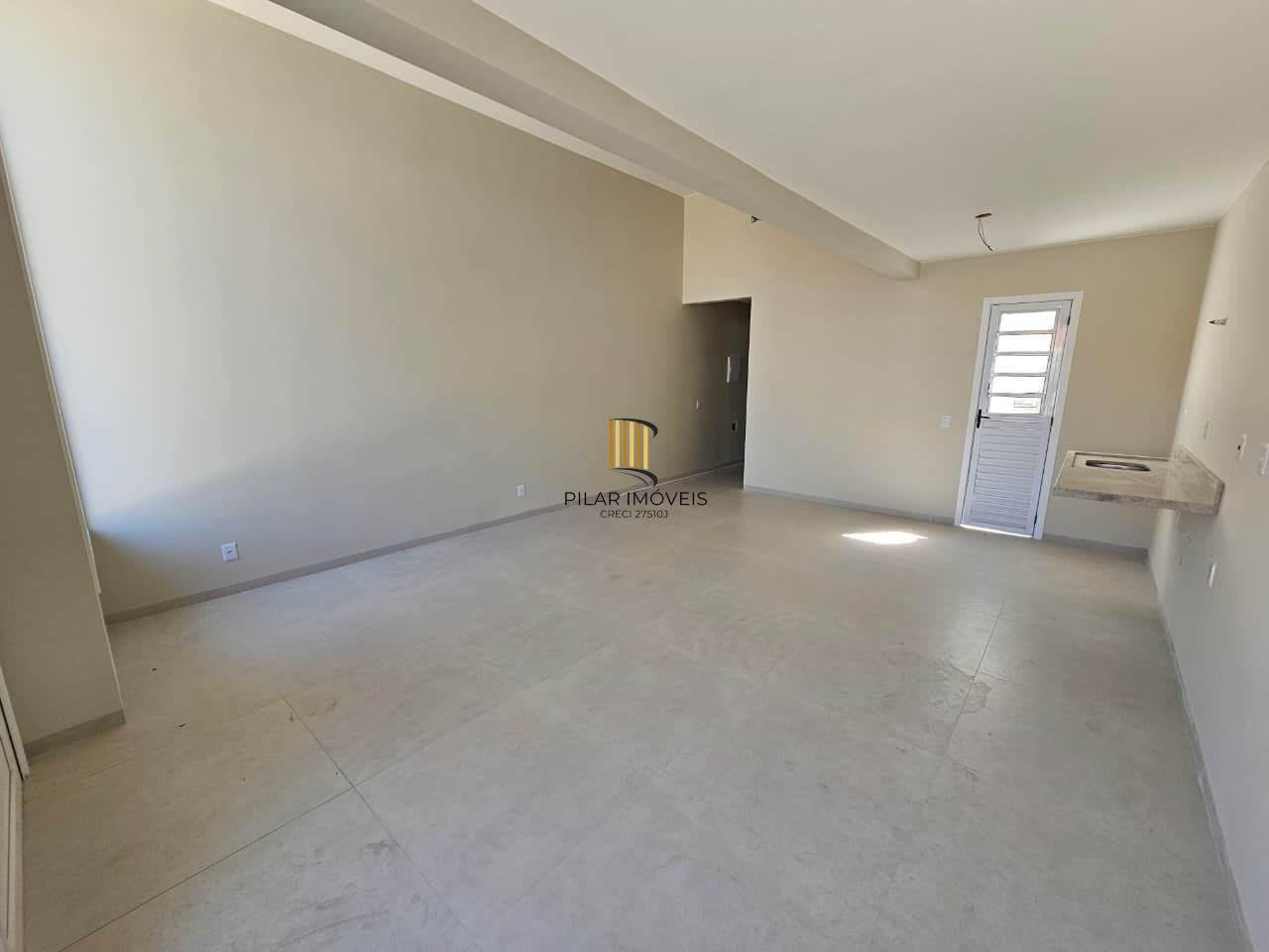 Casa 2 dormitórios no bairro Hípica