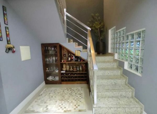 Casa em Porto Alegre, no bairro Hípica, com 3 dormitório(s), à venda.