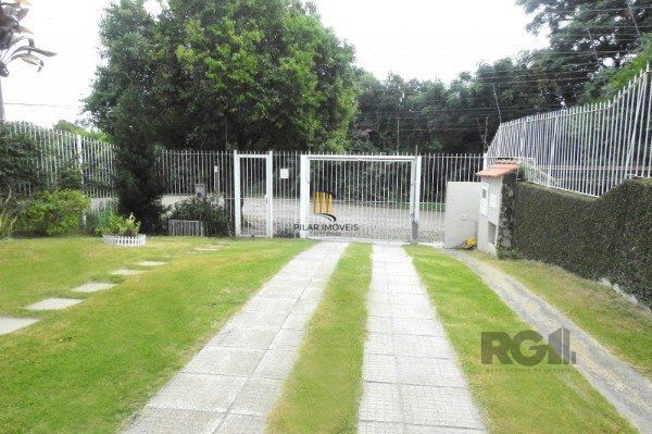 Casa em Porto Alegre, no bairro Espirito Santo, com 3 dormitório(s), e 3 banheiros, à venda.
