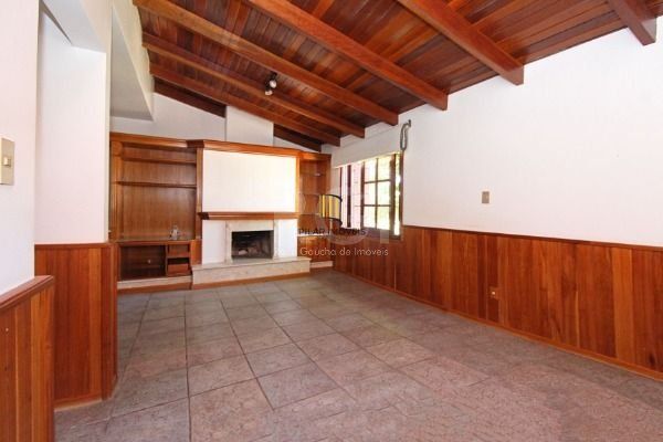 Casa em Porto Alegre, no bairro Ipanema, com 3 dormitório(s), e 3 banheiros, à venda.
