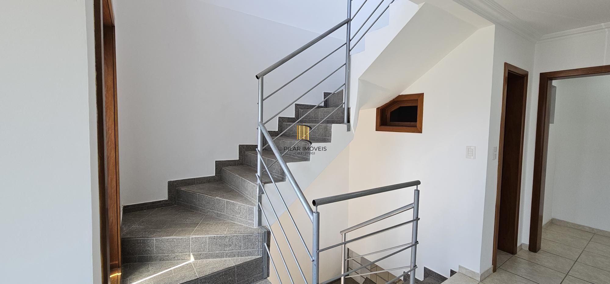 Casa 2 dormitórios no bairro Hípica