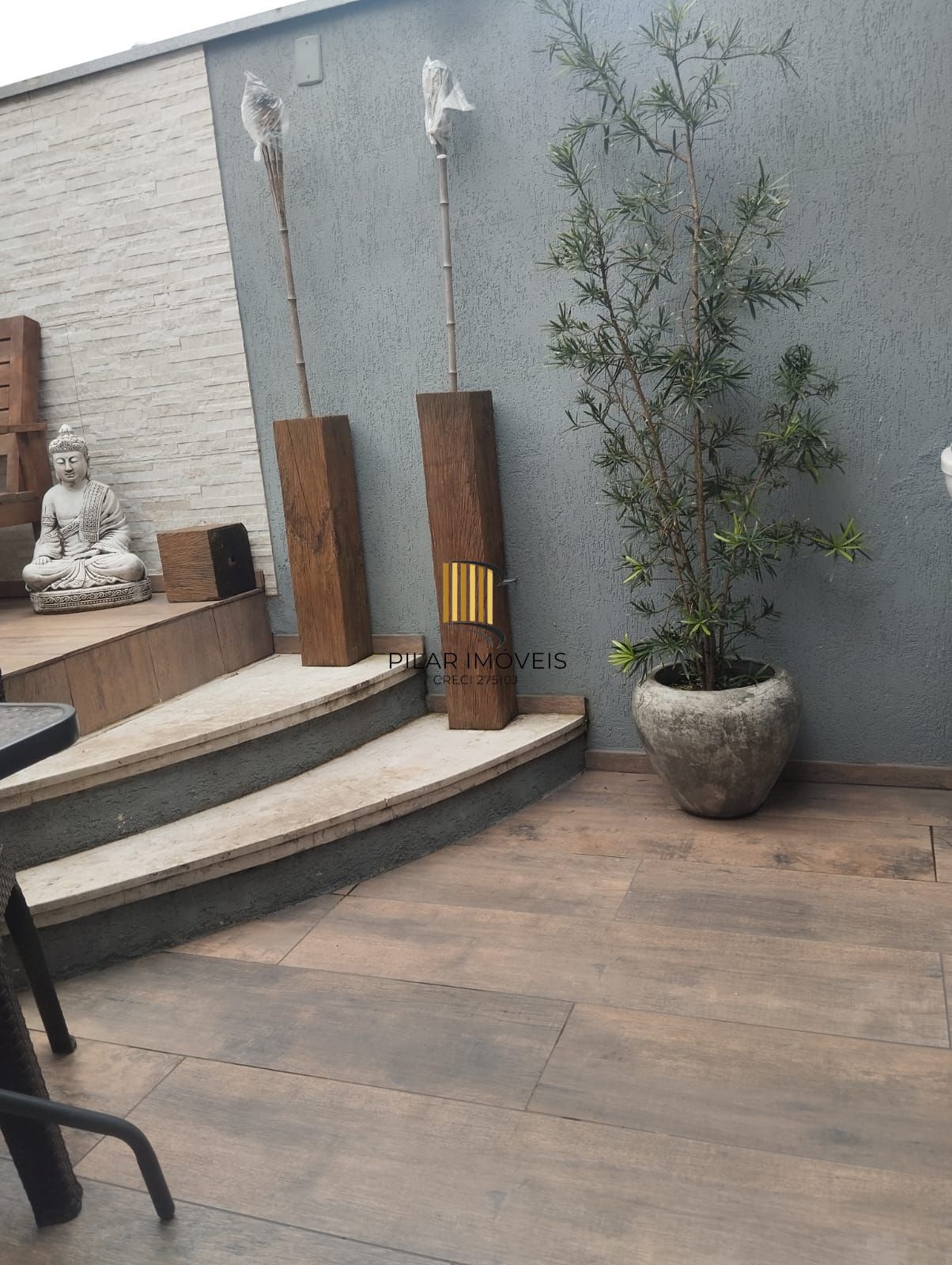 Casa na Zona sul de Porto Alegre com 02 dormitórios e pátio.