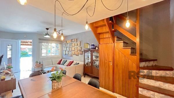 Casa Condominio em Porto Alegre, no bairro Cavalhada, com 3 dormitório(s), e 3 banheiros, à venda.