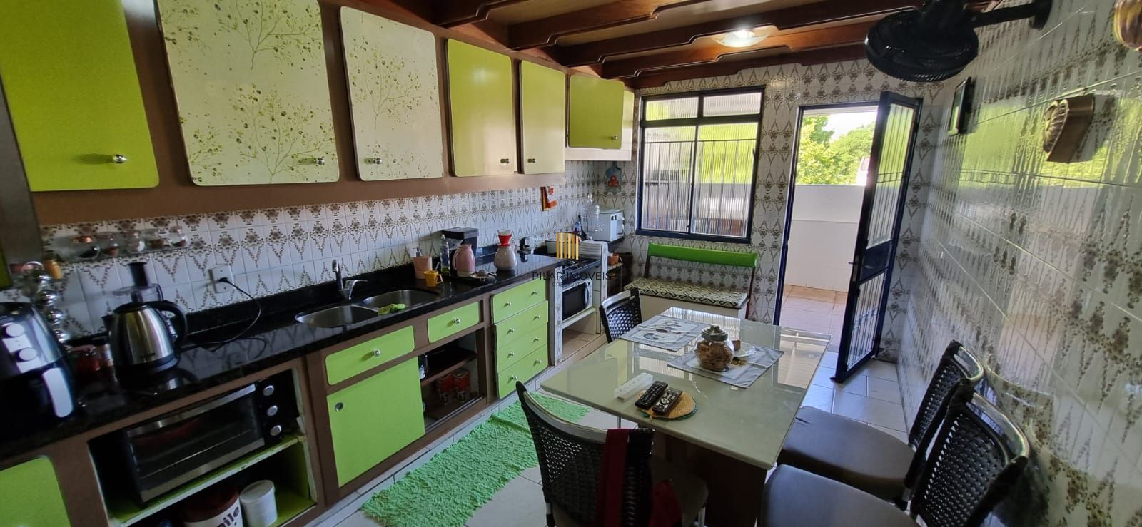 Casa com pavilhão