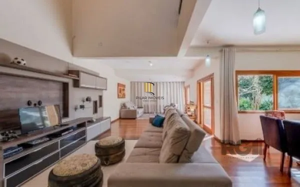 Casa em Porto Alegre, no bairro Aberta dos Morros, com 4 dormitório(s), e 4 banheiros, à venda.