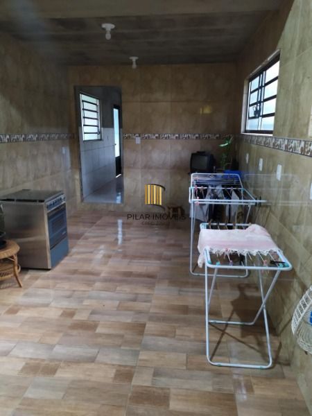 Casa em Porto Alegre, no bairro Campo Novo, com 3 dormitório(s), e 3 banheiros, à venda.