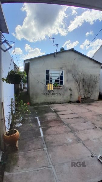 Casa em Porto Alegre, no bairro Restinga, com 2 dormitório(s), e 2 banheiros, à venda.