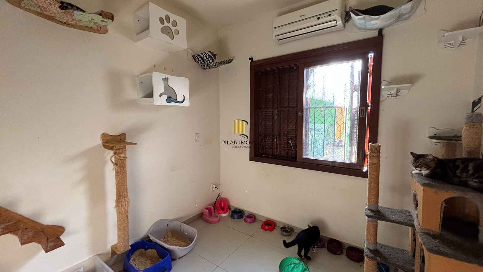 Casa 3 dormitórios no bairro Guarujá