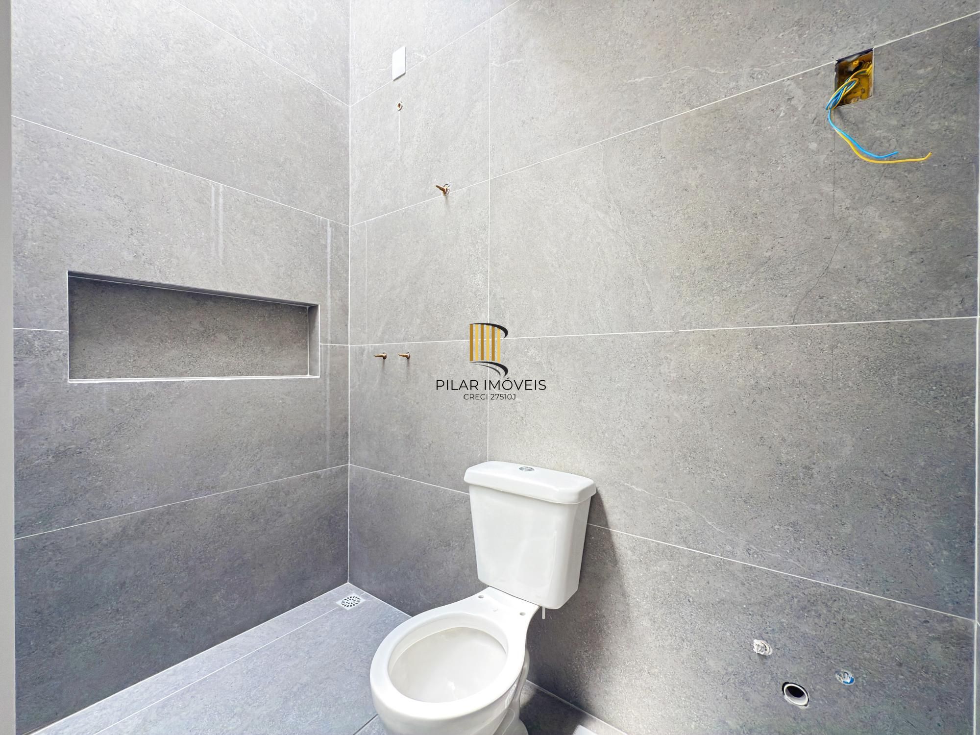 Residência nova em condomínio com 3 dormitórios