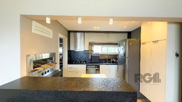 Apartamento em Porto Alegre, no bairro Rio Branco, com 3 dormitório(s), e 3 banheiros, à venda.