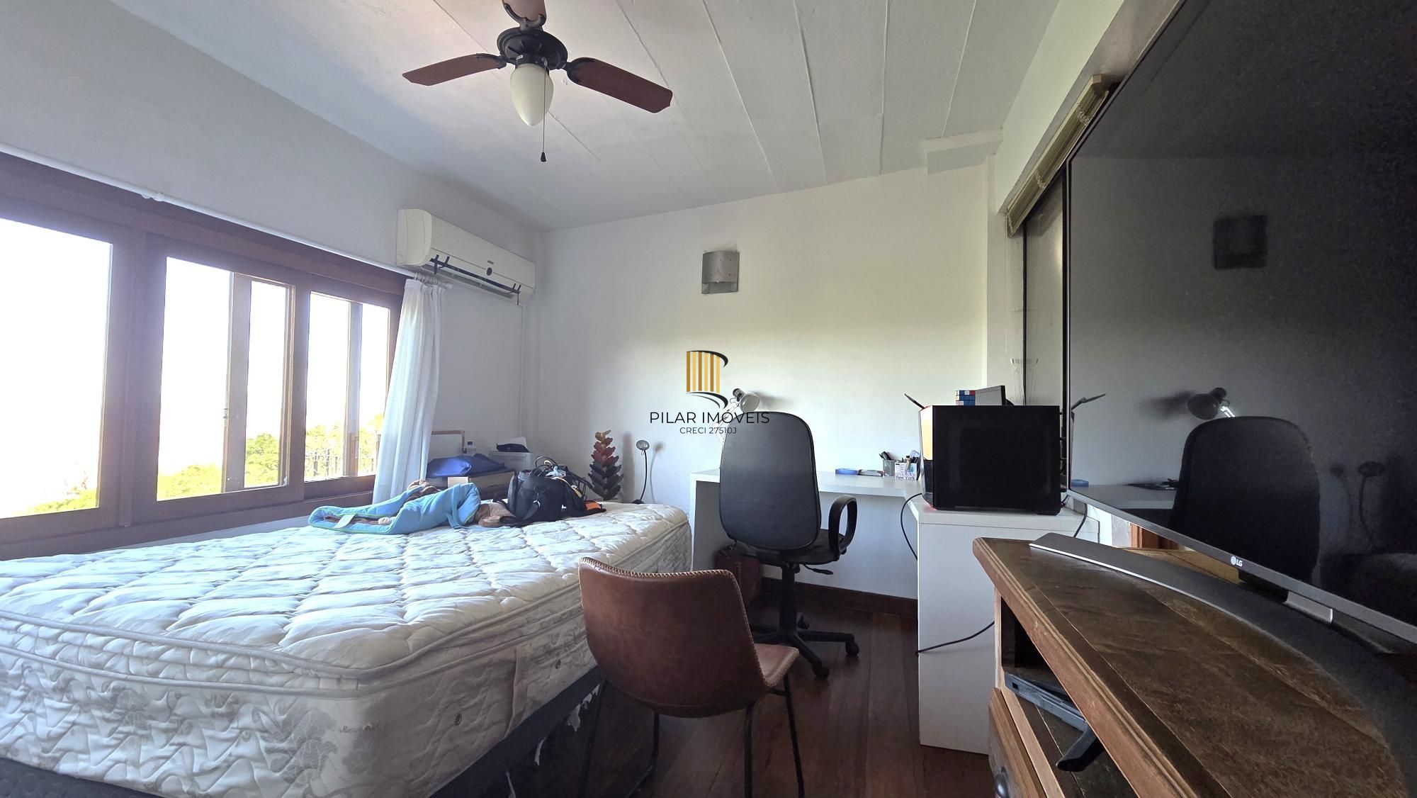 Belíssima residência com 4 dormitórios, 2 suítes com closet e vista deslumbrante para o Guaíba.