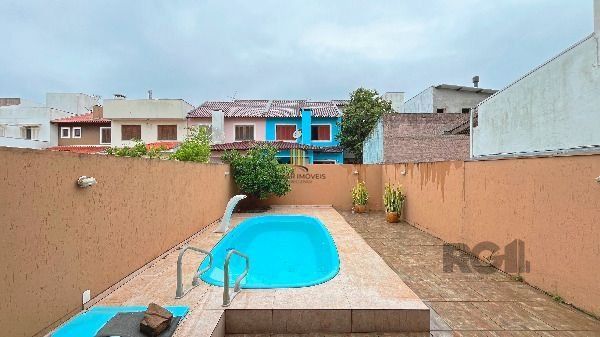 Casa em Porto Alegre, no bairro Hípica, com 3 dormitório(s), e 3 banheiros, à venda.