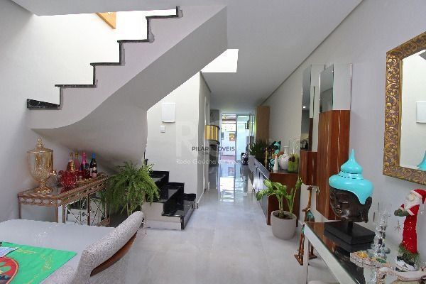Casa para Venda - 107m², 0 dormitórios, sendo 2 suites, 1 vaga - Hípica