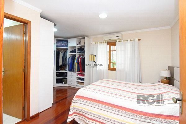 Casa em Porto Alegre, no bairro Belém Novo, com 3 dormitório(s), e 3 banheiros, à venda.