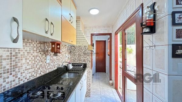 Casa Condominio em Porto Alegre, no bairro Ipanema, com 3 dormitório(s), e 3 banheiros, à venda.