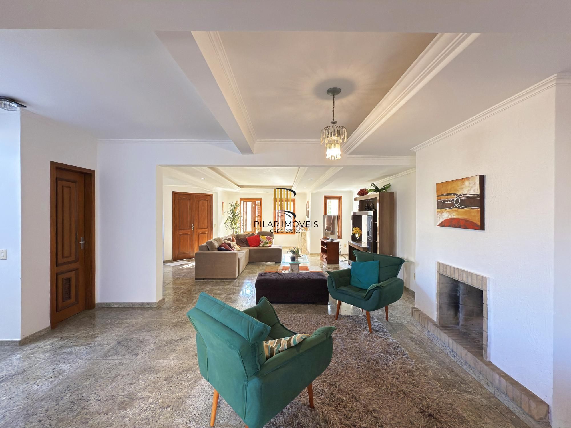 Sobrado a venda no Bairro Hipica de Porto alegre com 04 dormitórios sendo 01 suite