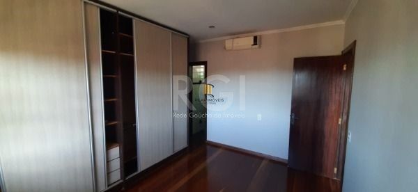 Sobrado para Venda - 246.69m², 3 dormitórios, sendo 1 suites, 2 vagas - Vila Nova