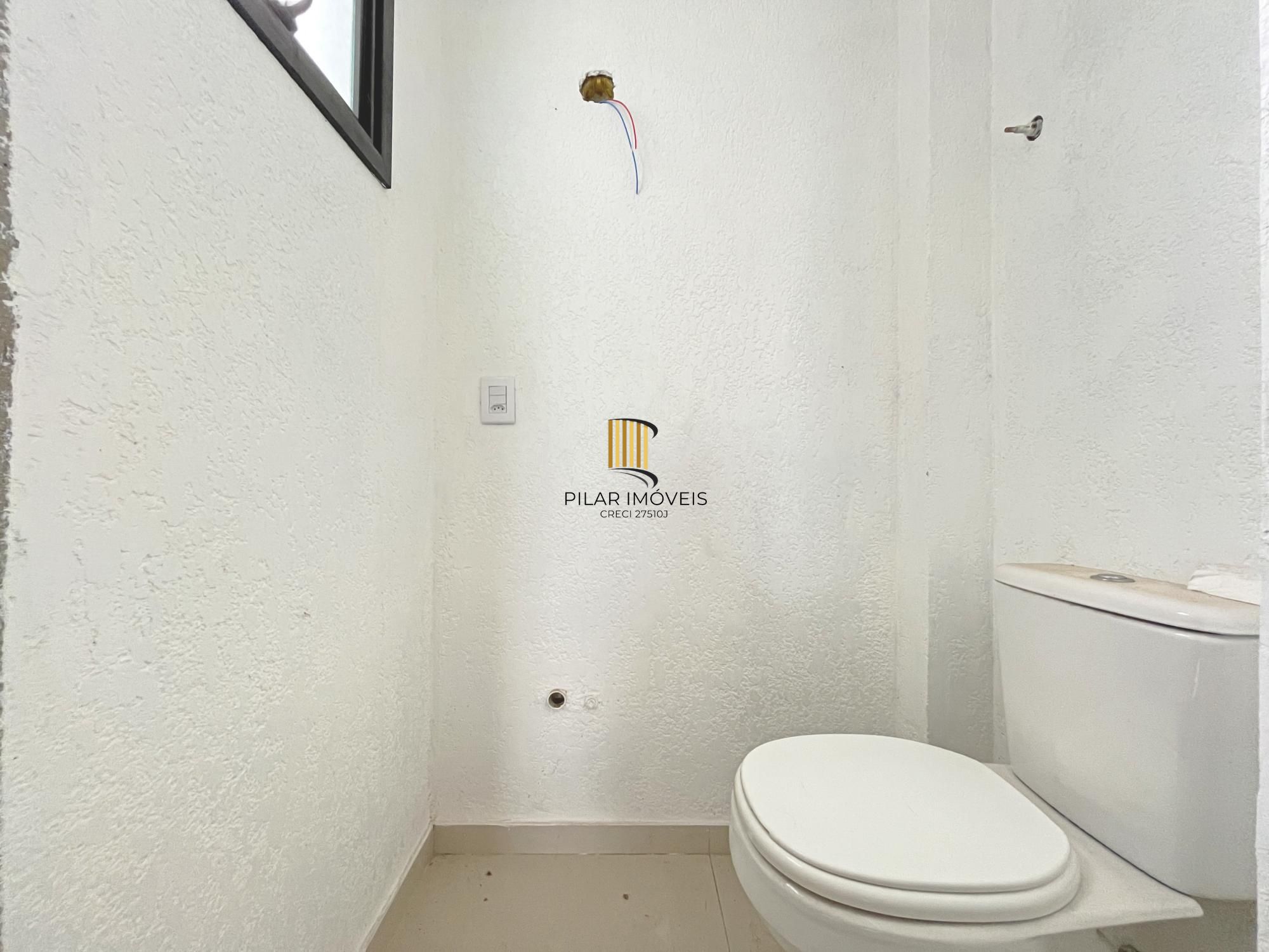 Casa em Porto Alegre, no bairro Hípica, com 2 dormitório(s), e 2 banheiros, à venda.