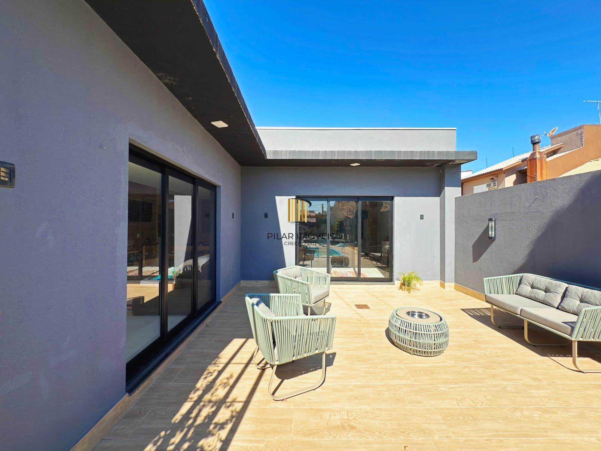 Em busca de uma casa espaçosa e cheia de comodidades no bairro Hípica