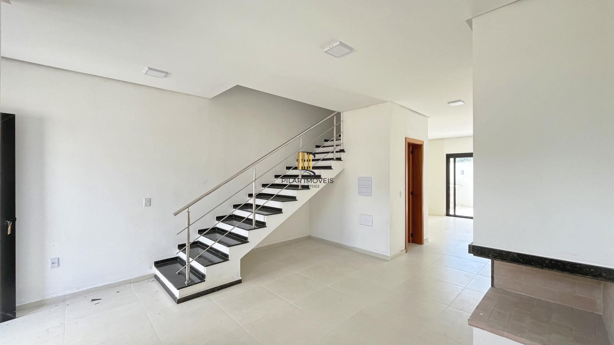 Casa em Porto Alegre, no bairro Hípica, com 3 dormitório(s), à venda.