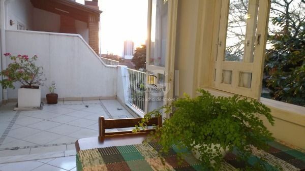 Casa de Condomínio 4 dormitórios no bairro Cristal