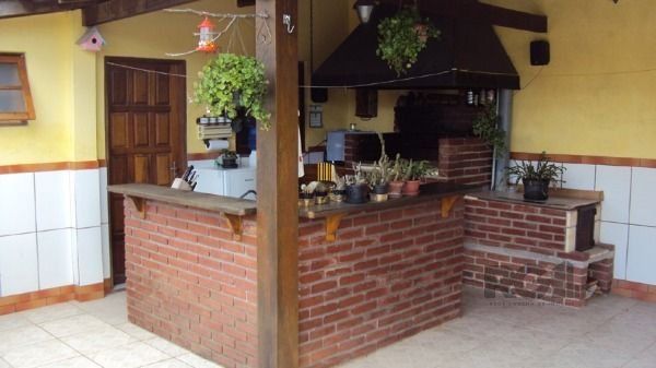 Casa 3 dormitórios no bairro Ponta Grossa