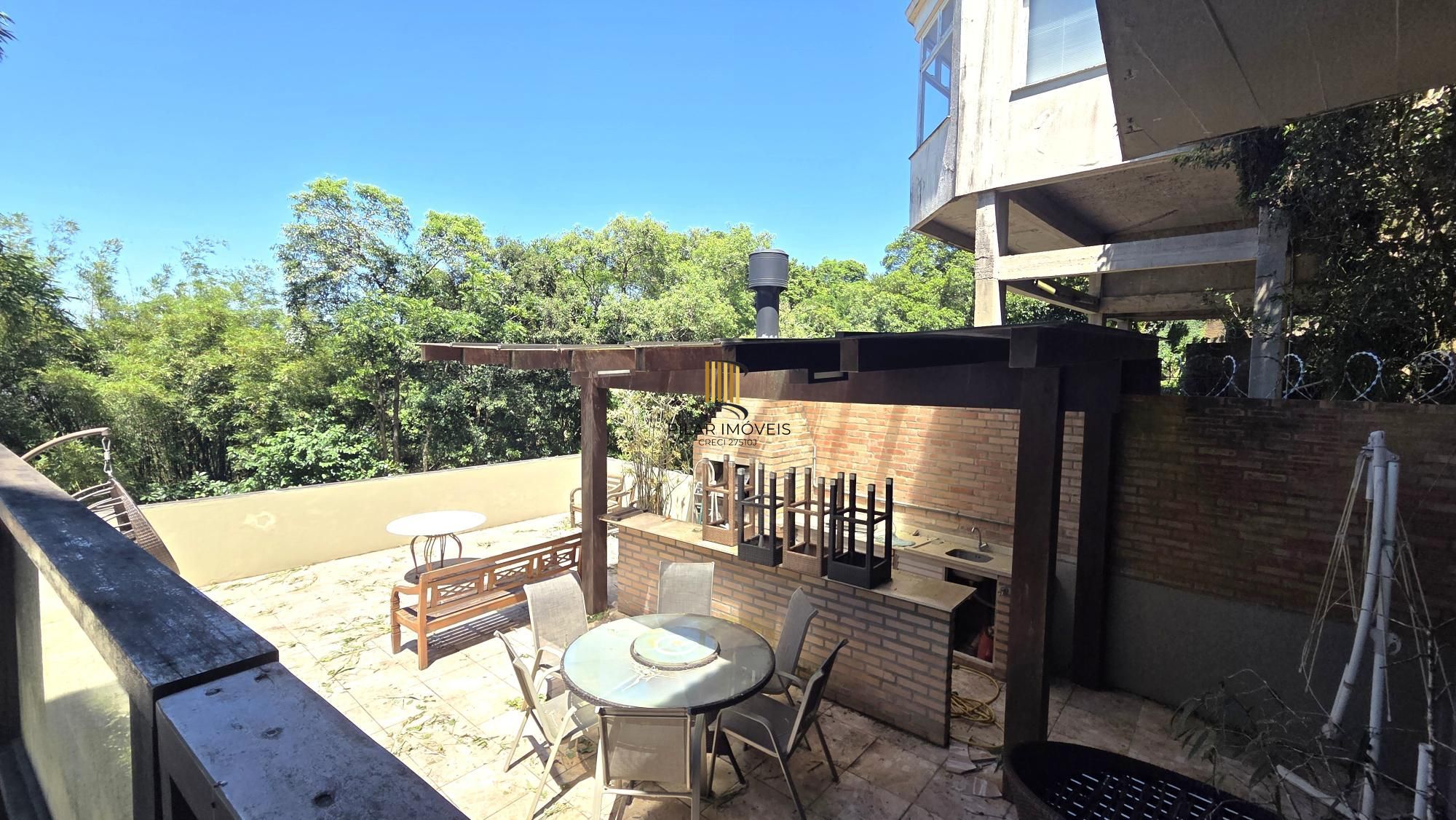 Belíssima residência com 4 dormitórios, 2 suítes com closet e vista deslumbrante para o Guaíba.