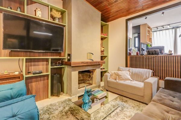 Casa em Porto Alegre, no bairro Tristeza, com 2 dormitório(s), e 2 banheiros, à venda.