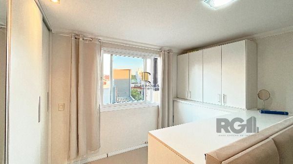 Casa em Porto Alegre, no bairro Hípica, com 3 dormitório(s), e 3 banheiros, à venda.