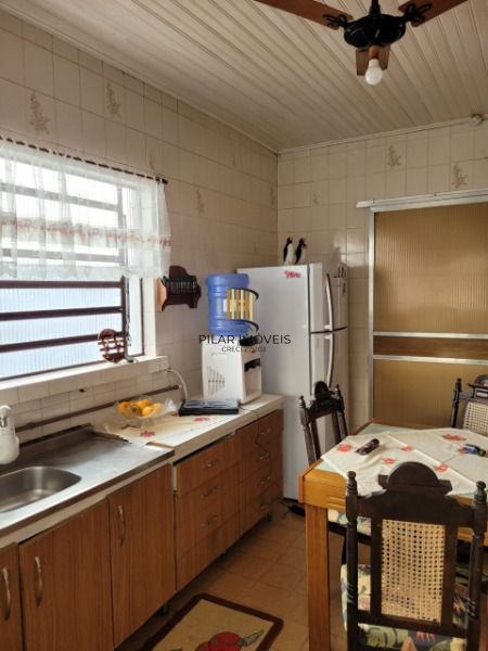 Casa em Porto Alegre, no bairro Cavalhada, com 6 dormitório(s), e 6 banheiros, à venda.