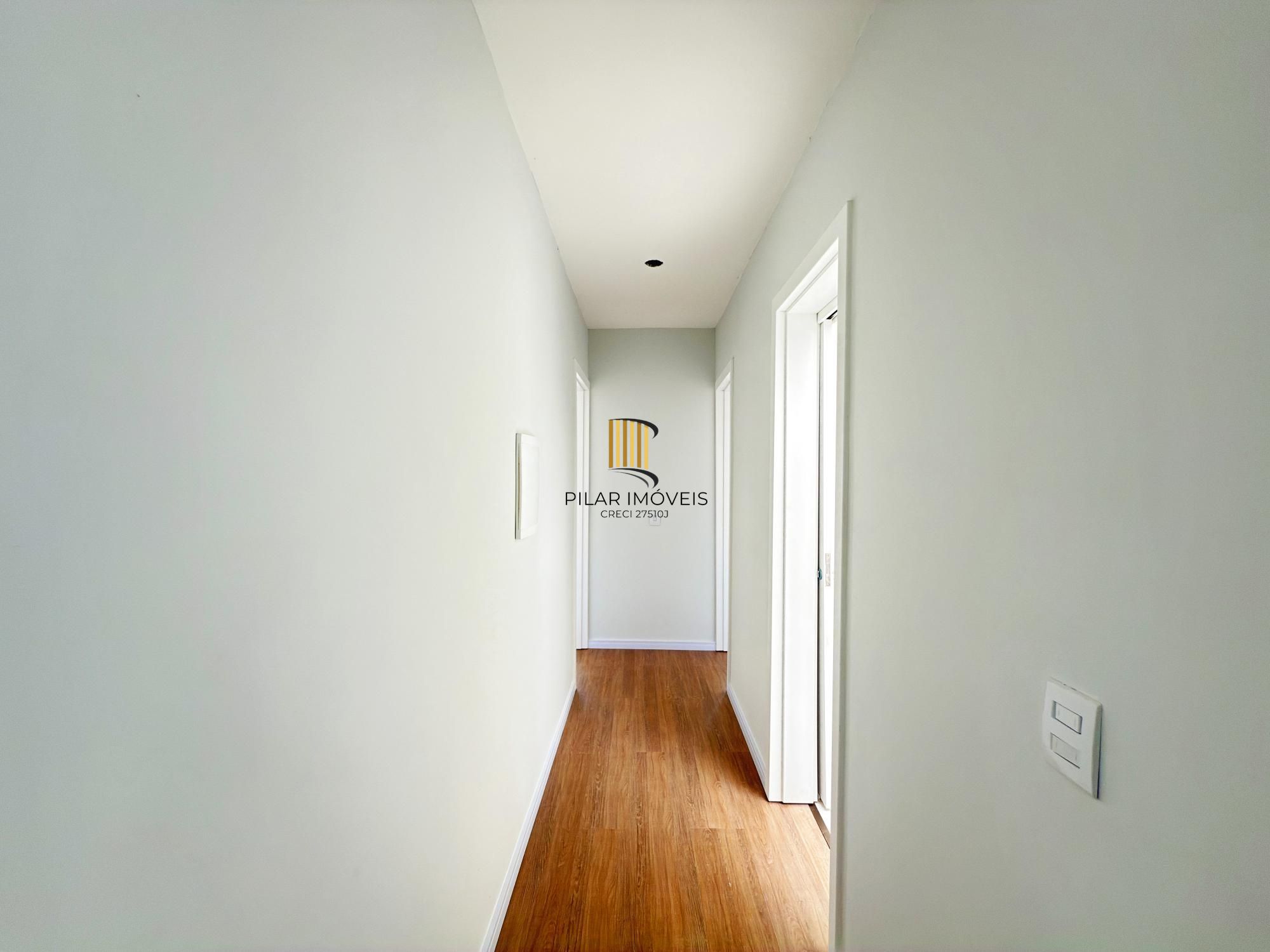 Casa 4 dormitórios( 1 dorm térreo) no Condomínio Villa Amalfi, na zona sul de Porto Alegre.