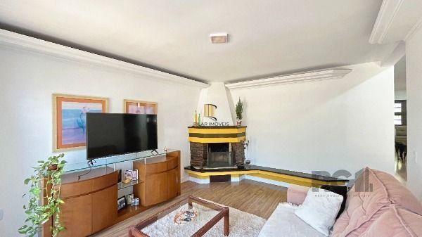Casa 4 dormitórios no bairro Camaquã