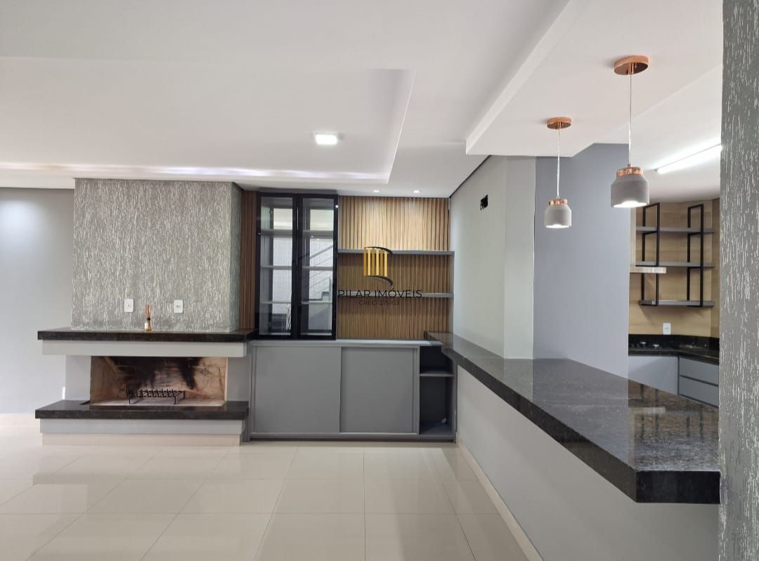 Casa 3 dormitórios no bairro Hípica