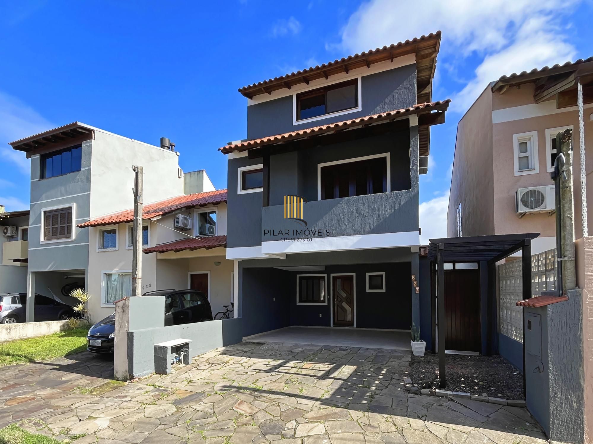 Casa 3 dormitórios no bairro Hípica