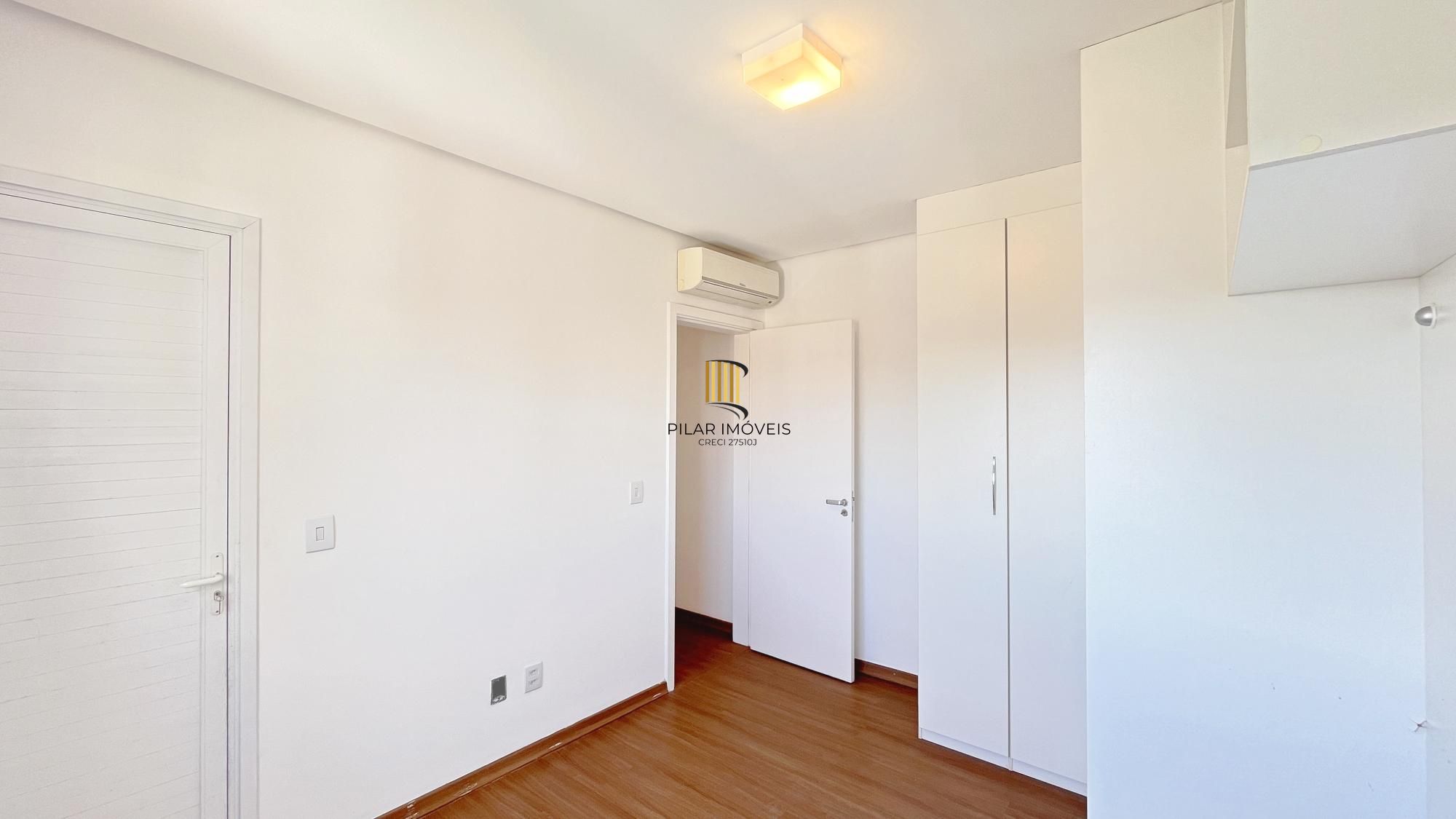 Casa de Condomínio 3 dormitórios no bairro Hípica