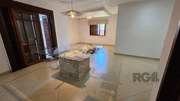 Casa 3 dormitórios no bairro Camaquã