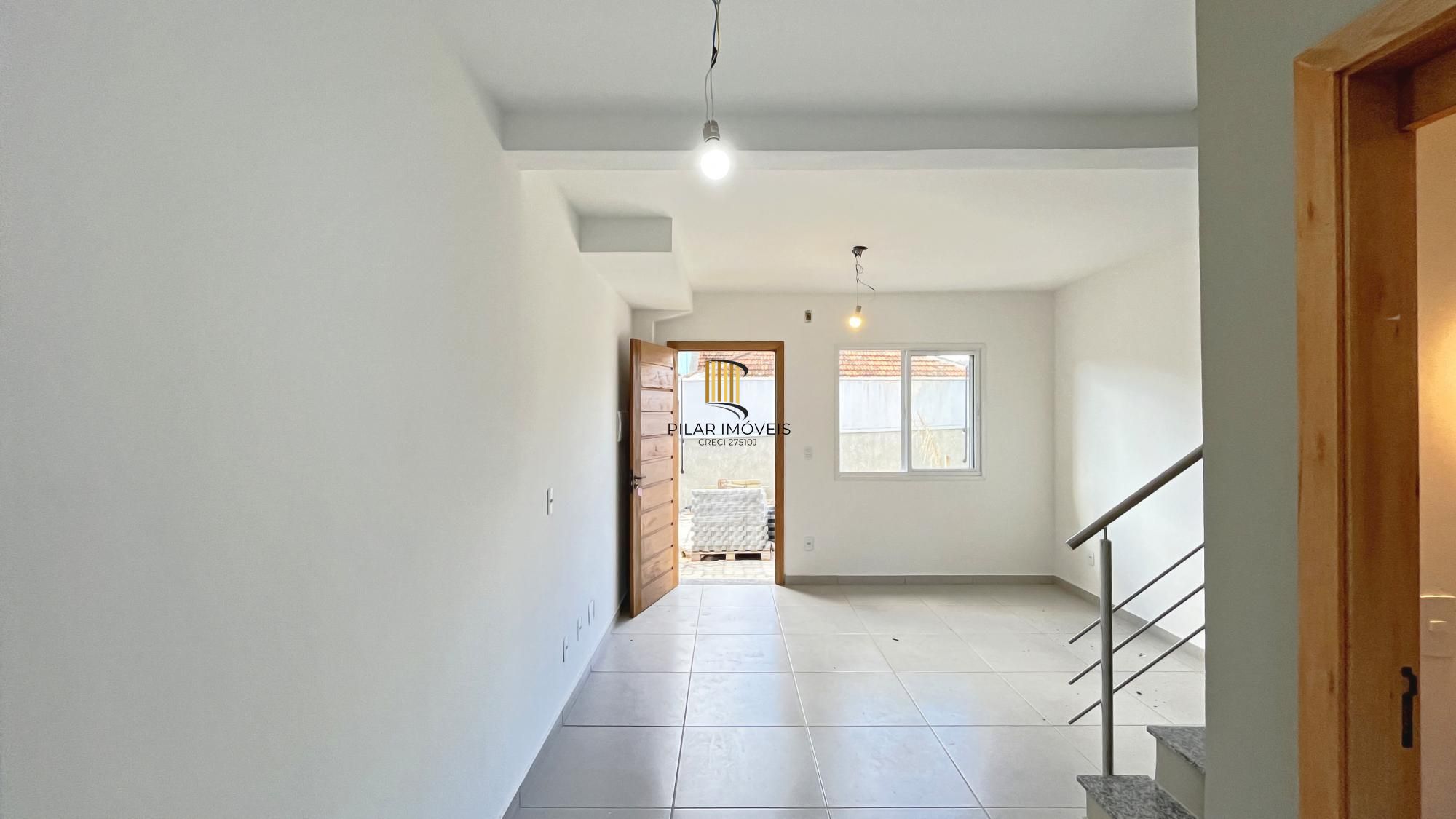 Casa Condominio em Porto Alegre, no bairro Vila Nova, com 2 dormitório(s), e 2 banheiros, à venda.