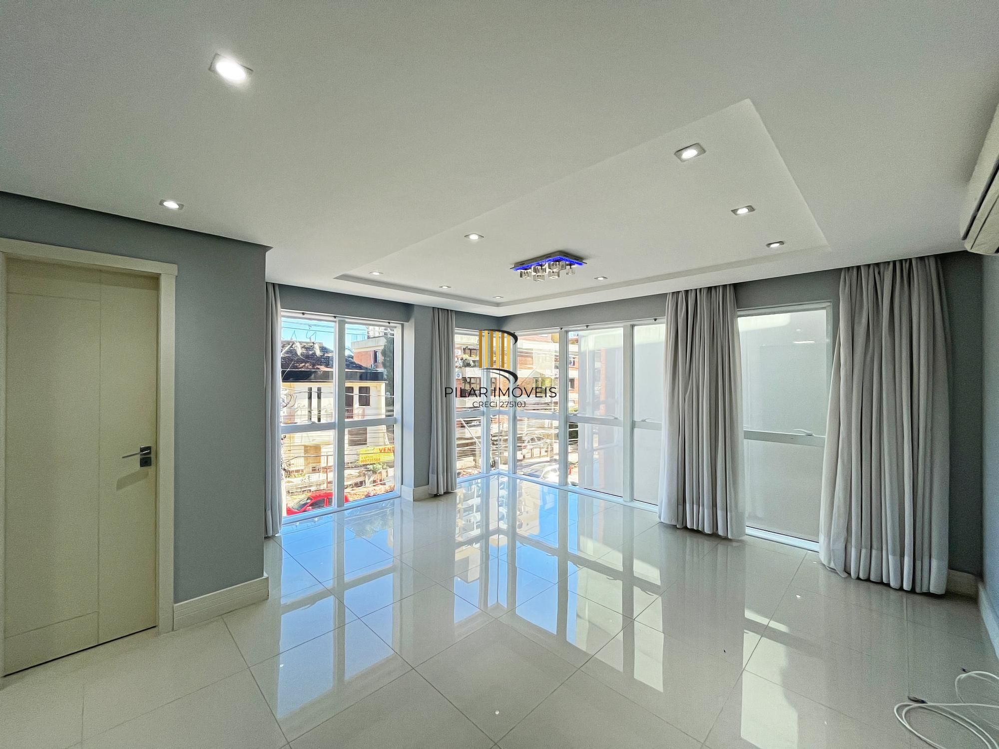Excelente Apto com 102 m² de 3 dormitórios sendo um suíte com duas vagas no Menino Deus