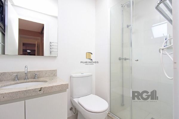 Apartamento em Porto Alegre, no bairro Cristal, com 2 dormitório(s), e 2 banheiros, à venda.
