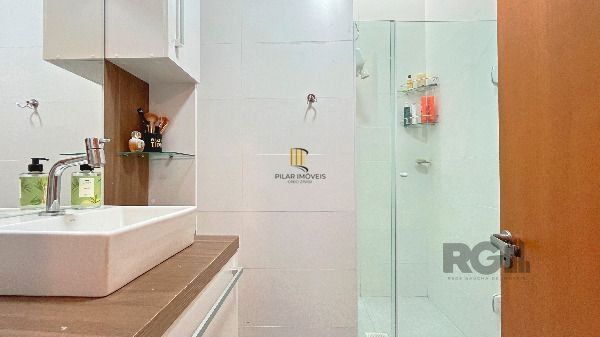Casa Condominio em Porto Alegre, no bairro Teresópolis, com 2 dormitório(s), e 2 banheiros, à venda.