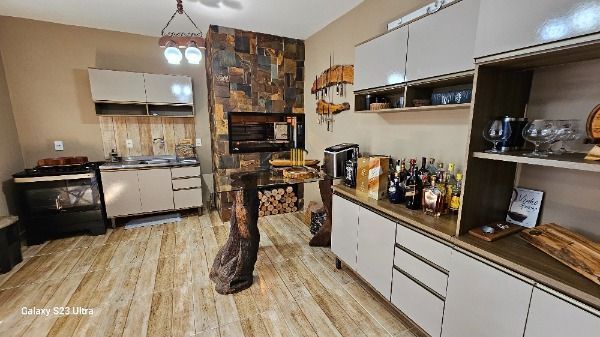 Casa em Porto Alegre, no bairro Hípica, com 3 dormitório(s), e 3 banheiros, à venda.